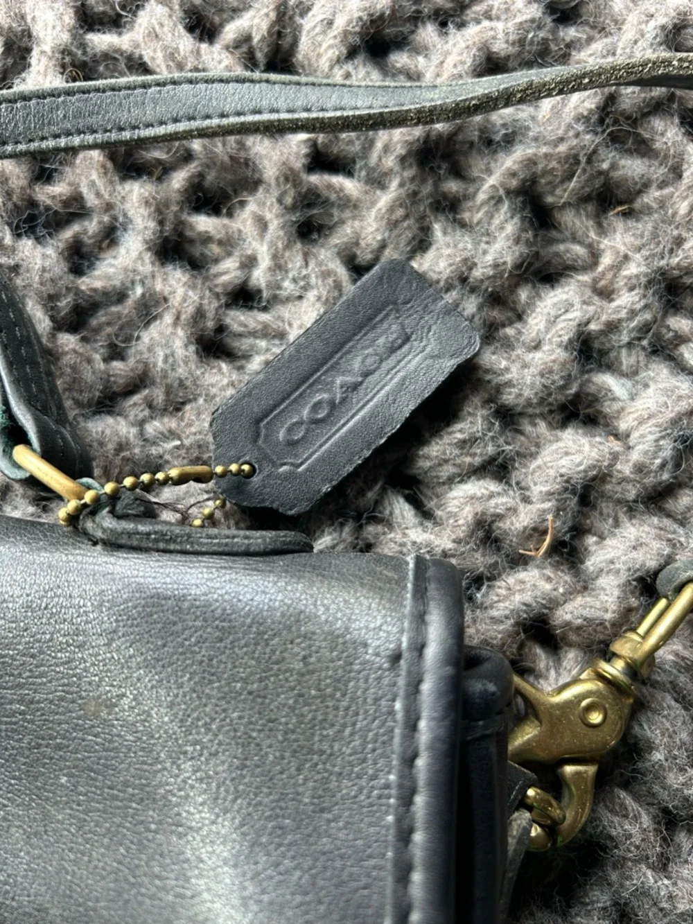 Vintage Coach Willis Bag Black Leather Turnlock Crossbody Bag with Top Handle - Picture 4 of 8